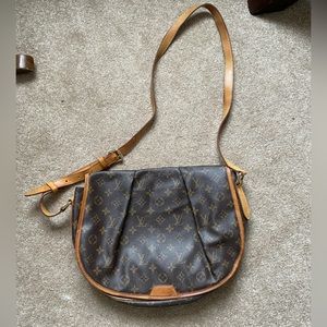 Louis Vuitton Canvas Monogram Crossbody Bag